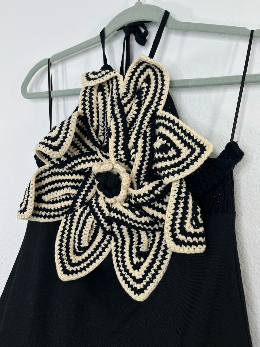 Zara Crochet Flower Halter Linen Blend Mini Dress Size Medium limited edition - Picture 3 of 8